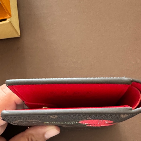 Beautiful Wallet. - Picture 2 of 7